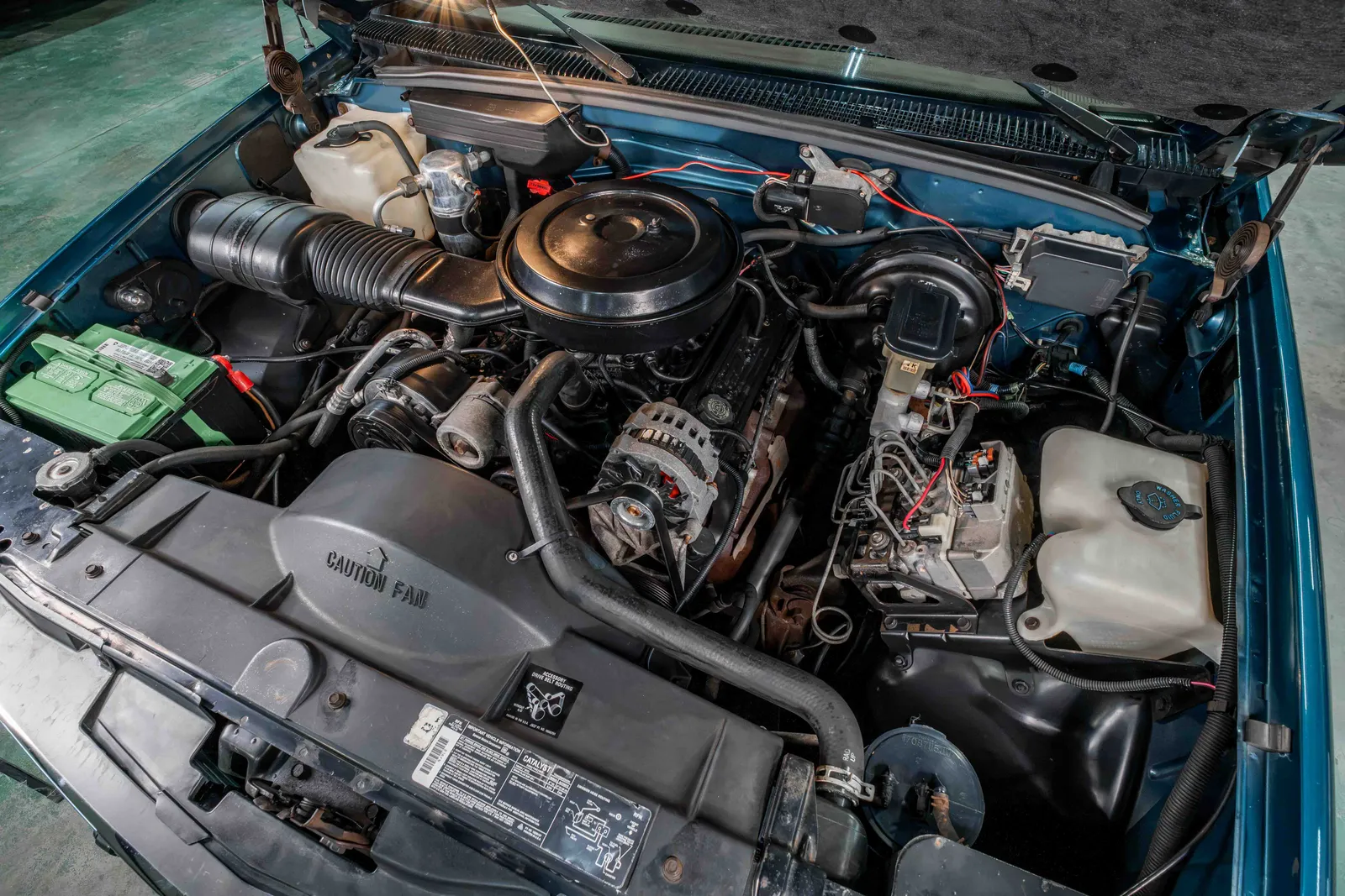 1993-Chevrolet-Suburban-Medium-Dark-Teal-Beige-Metallic-345735-43.jpg