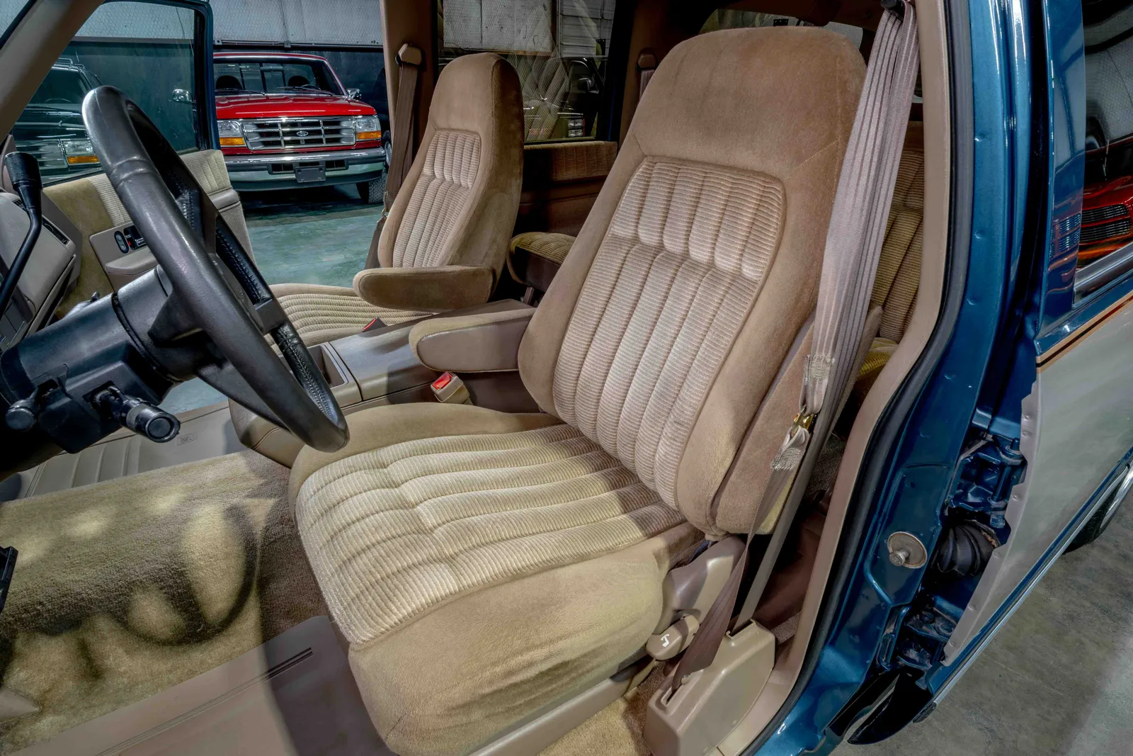 1993-Chevrolet-Suburban-Medium-Dark-Teal-Beige-Metallic-345735-45.jpg