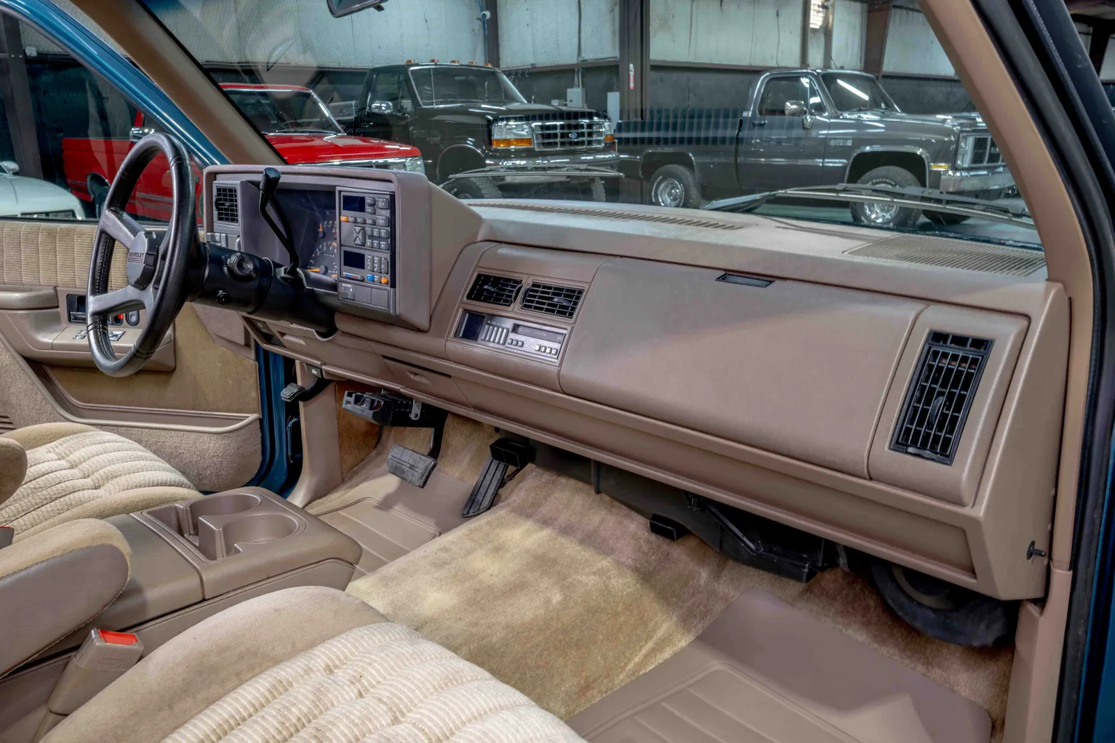 1993-Chevrolet-Suburban-Medium-Dark-Teal-Beige-Metallic-345735-49.jpg