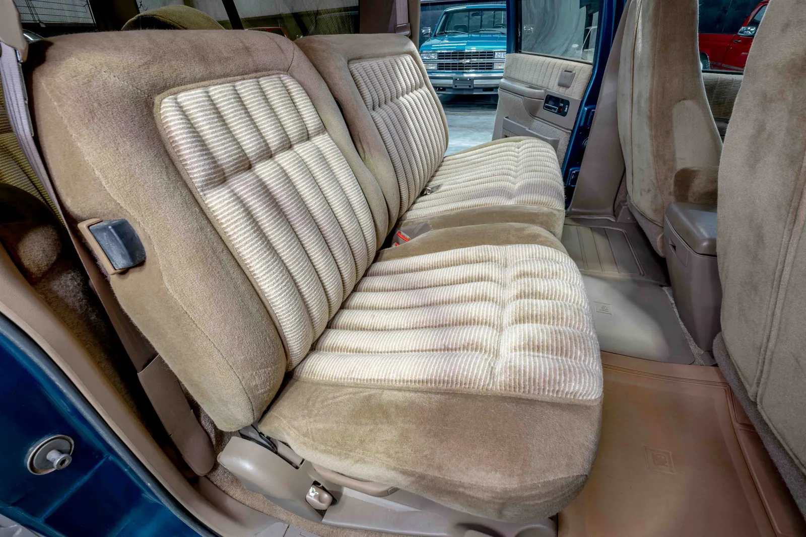 1993-Chevrolet-Suburban-Medium-Dark-Teal-Beige-Metallic-345735-53.jpg
