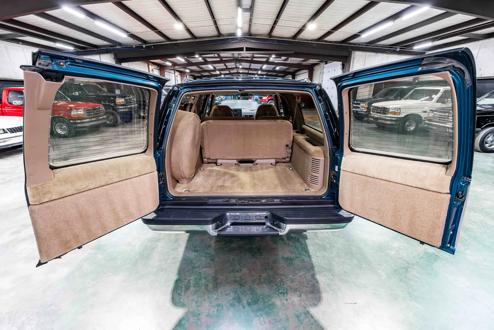 1993-Chevrolet-Suburban-Medium-Dark-Teal-Beige-Metallic-345735-55.jpg