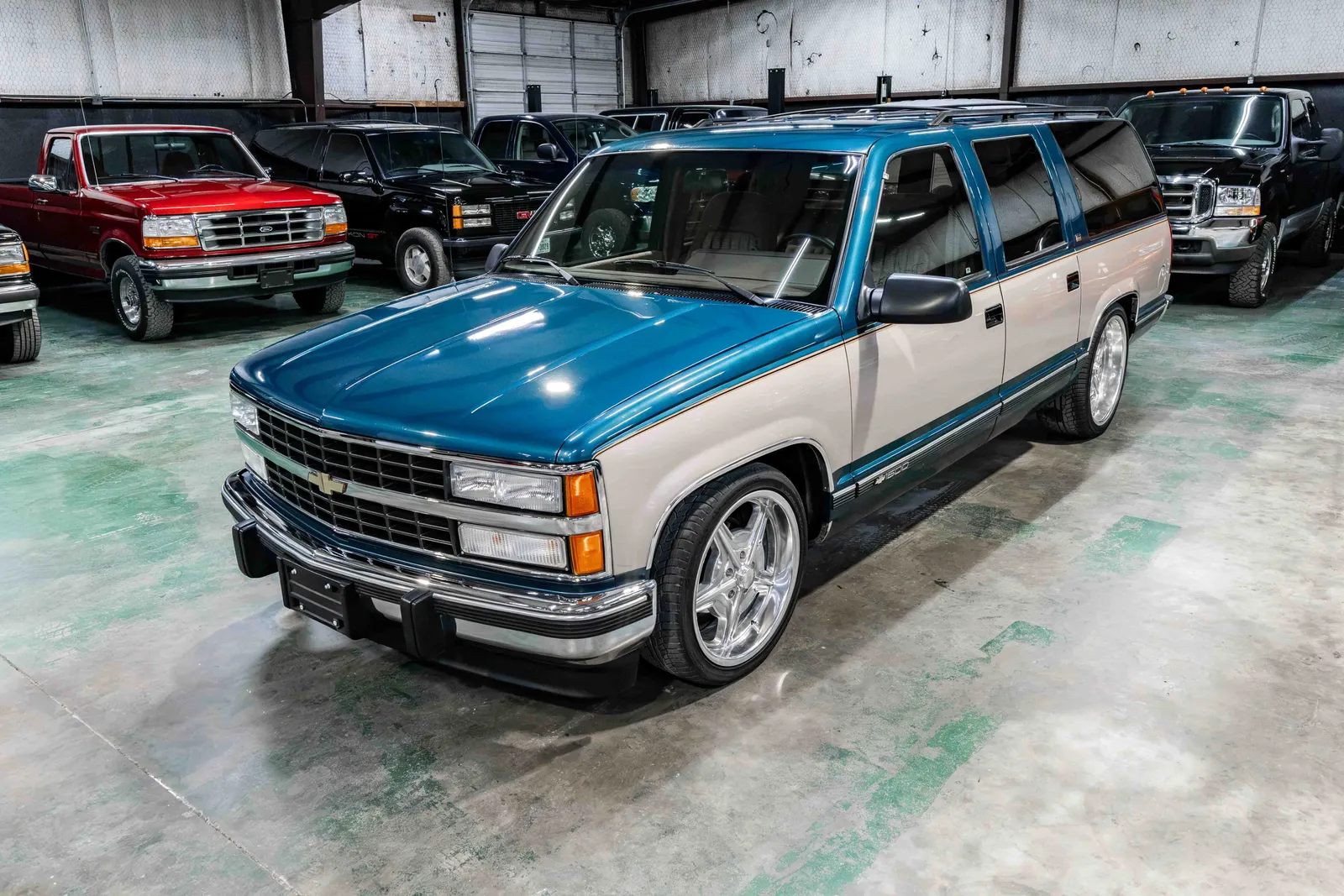 1993-Chevrolet-Suburban-Medium-Dark-Teal-Beige-Metallic-345735-33.jpg