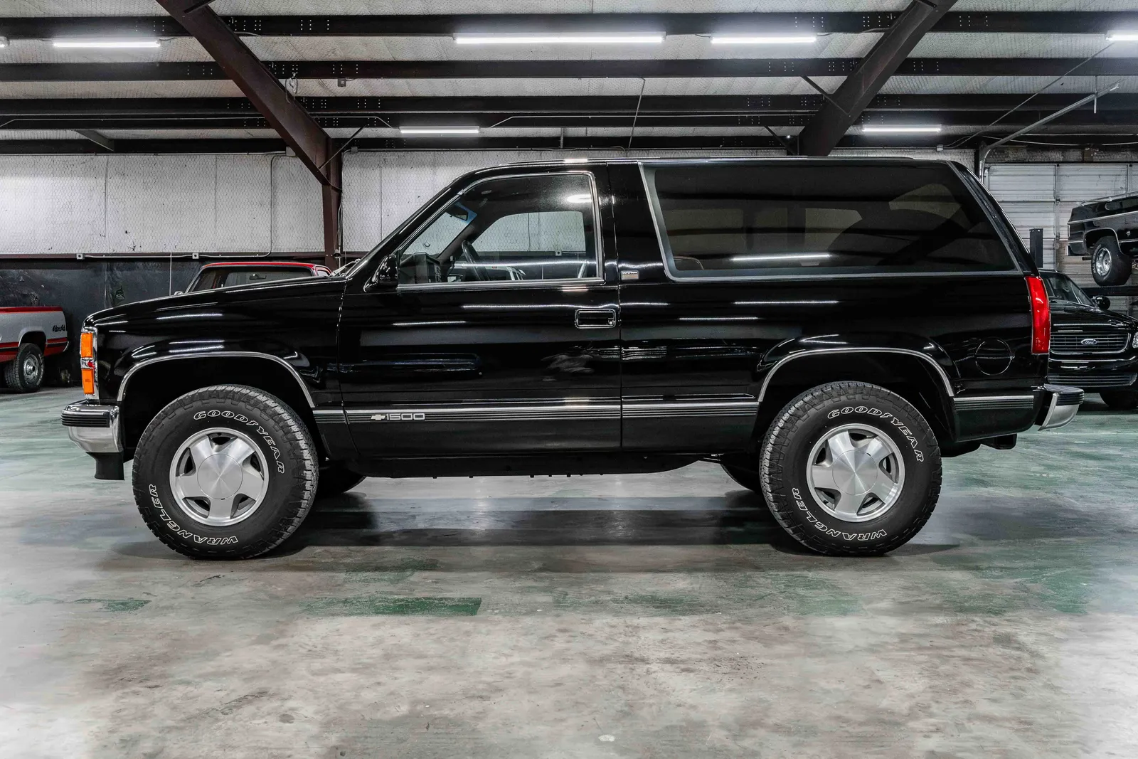 1993-Chevrolet-K1500-Blazer-Black-336267-34.jpg