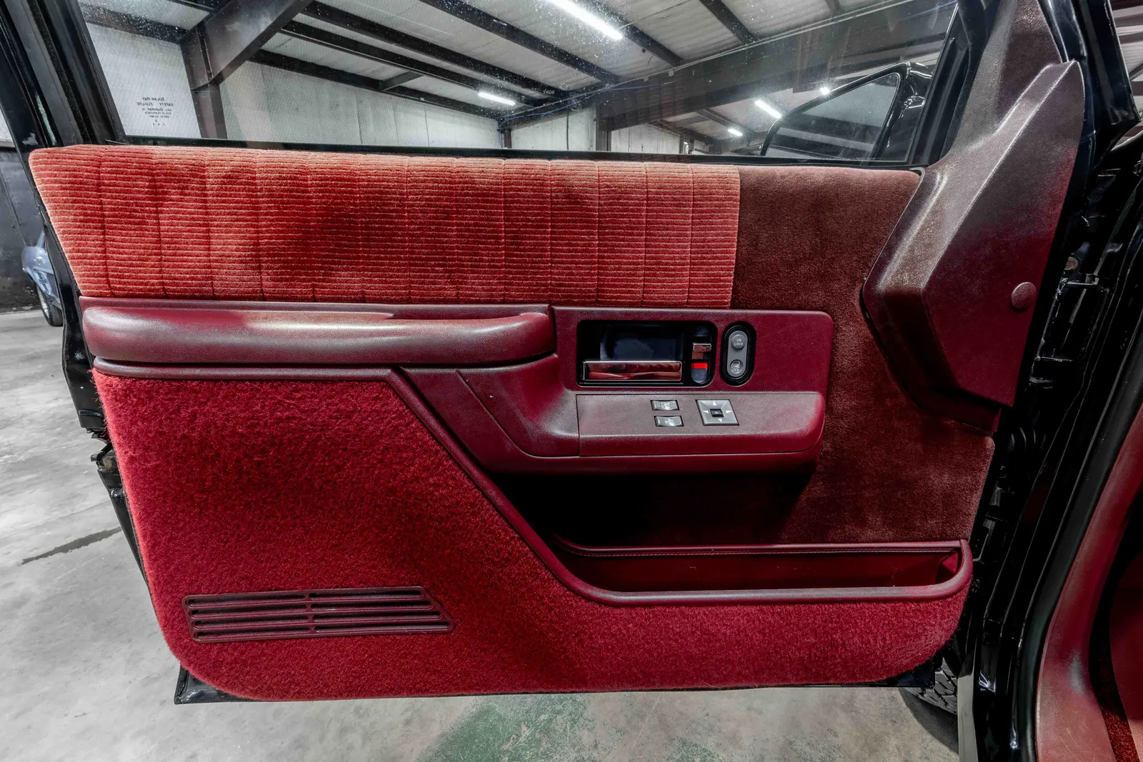 1993-Chevrolet-K1500-Blazer-Black-336267-44.jpg