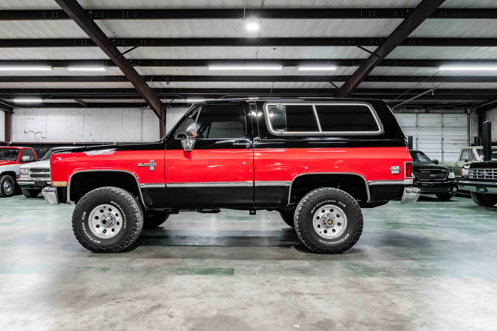 1987-Chevrolet-Blazer-Black-Bright-Red-1GNEV18K4HF124386-34.jpg