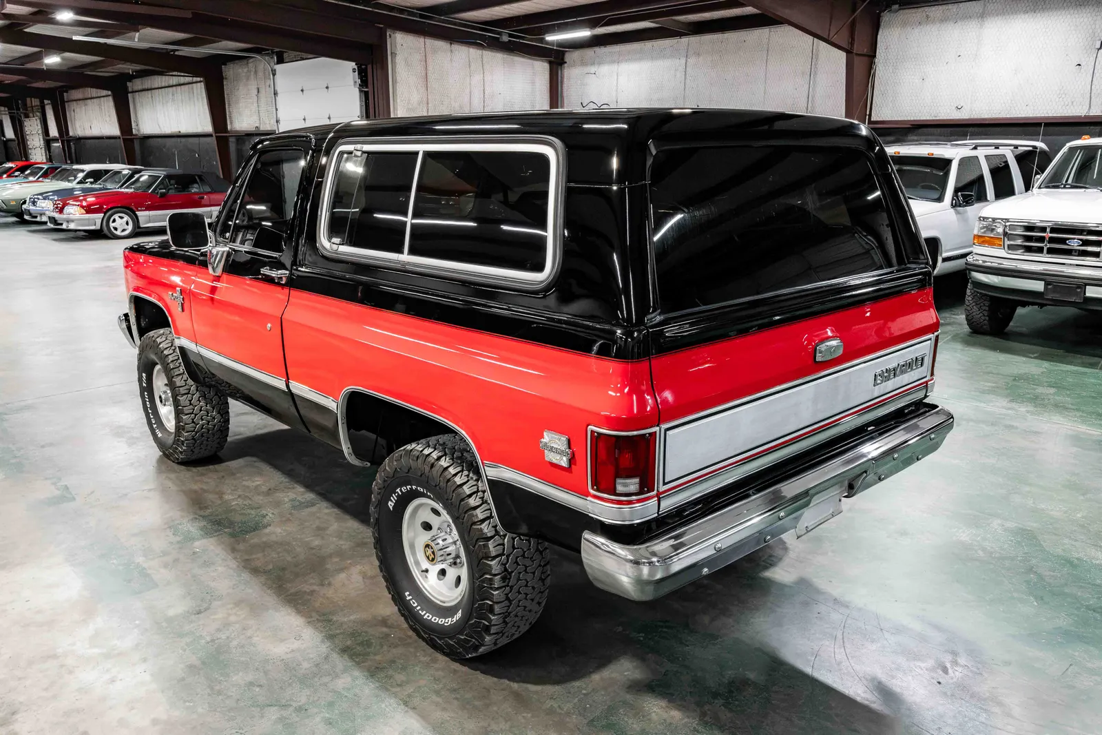 1987-Chevrolet-Blazer-Black-Bright-Red-1GNEV18K4HF124386-35.jpg