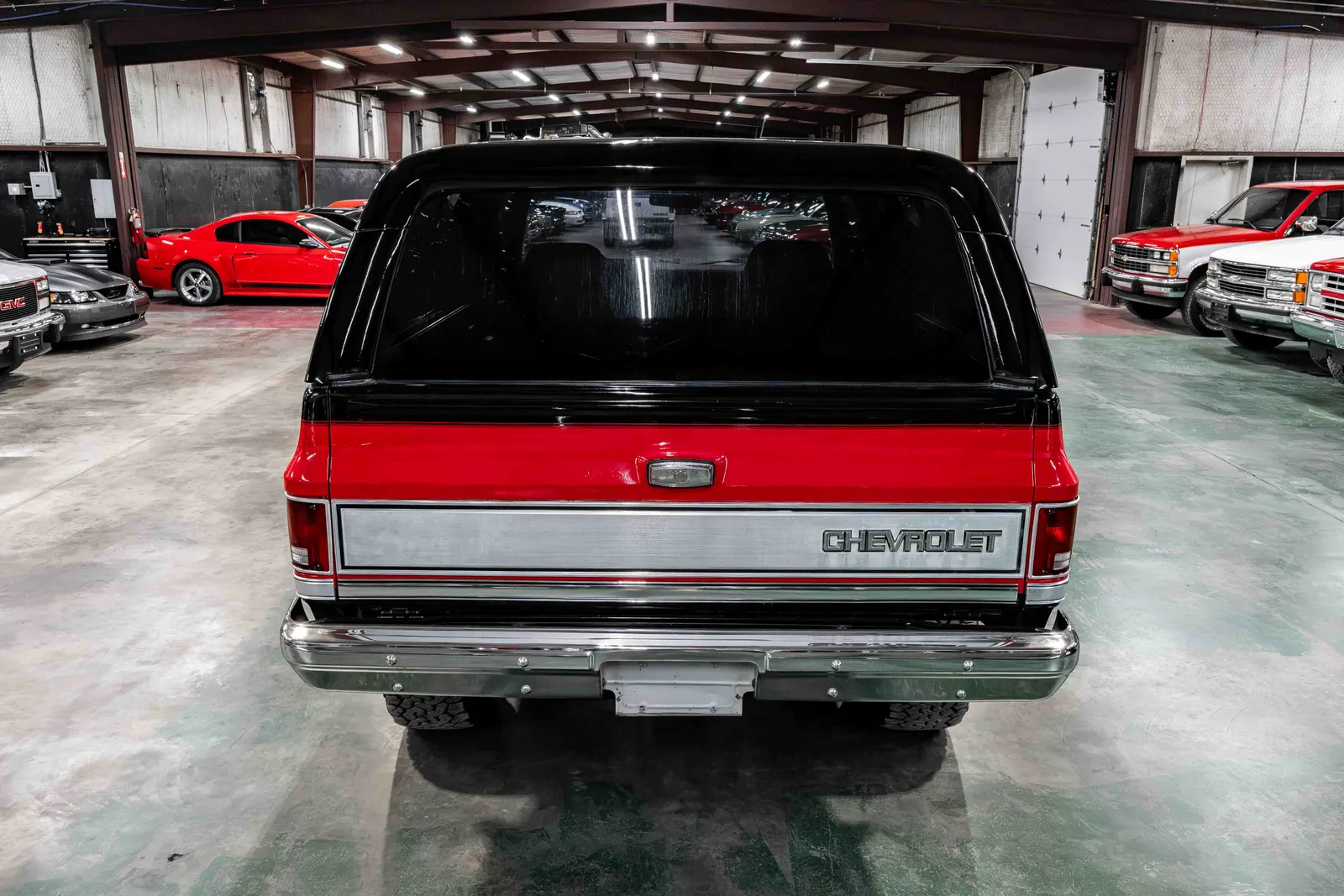 1987-Chevrolet-Blazer-Black-Bright-Red-1GNEV18K4HF124386-36.jpg