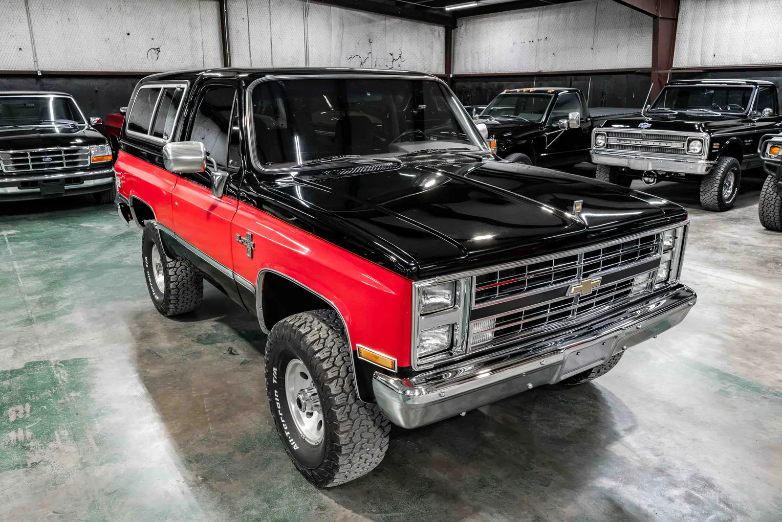 1987-Chevrolet-Blazer-Black-Bright-Red-1GNEV18K4HF124386-39.jpg