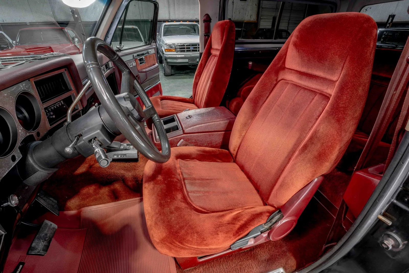 1987-Chevrolet-Blazer-Black-Bright-Red-1GNEV18K4HF124386-45.jpg