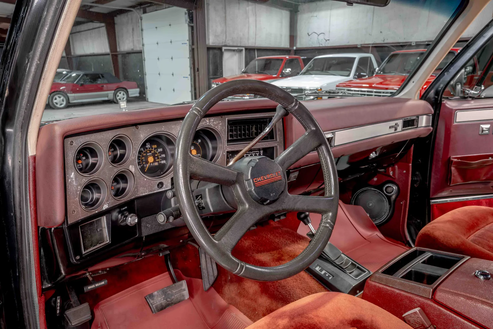 1987-Chevrolet-Blazer-Black-Bright-Red-1GNEV18K4HF124386-46.jpg