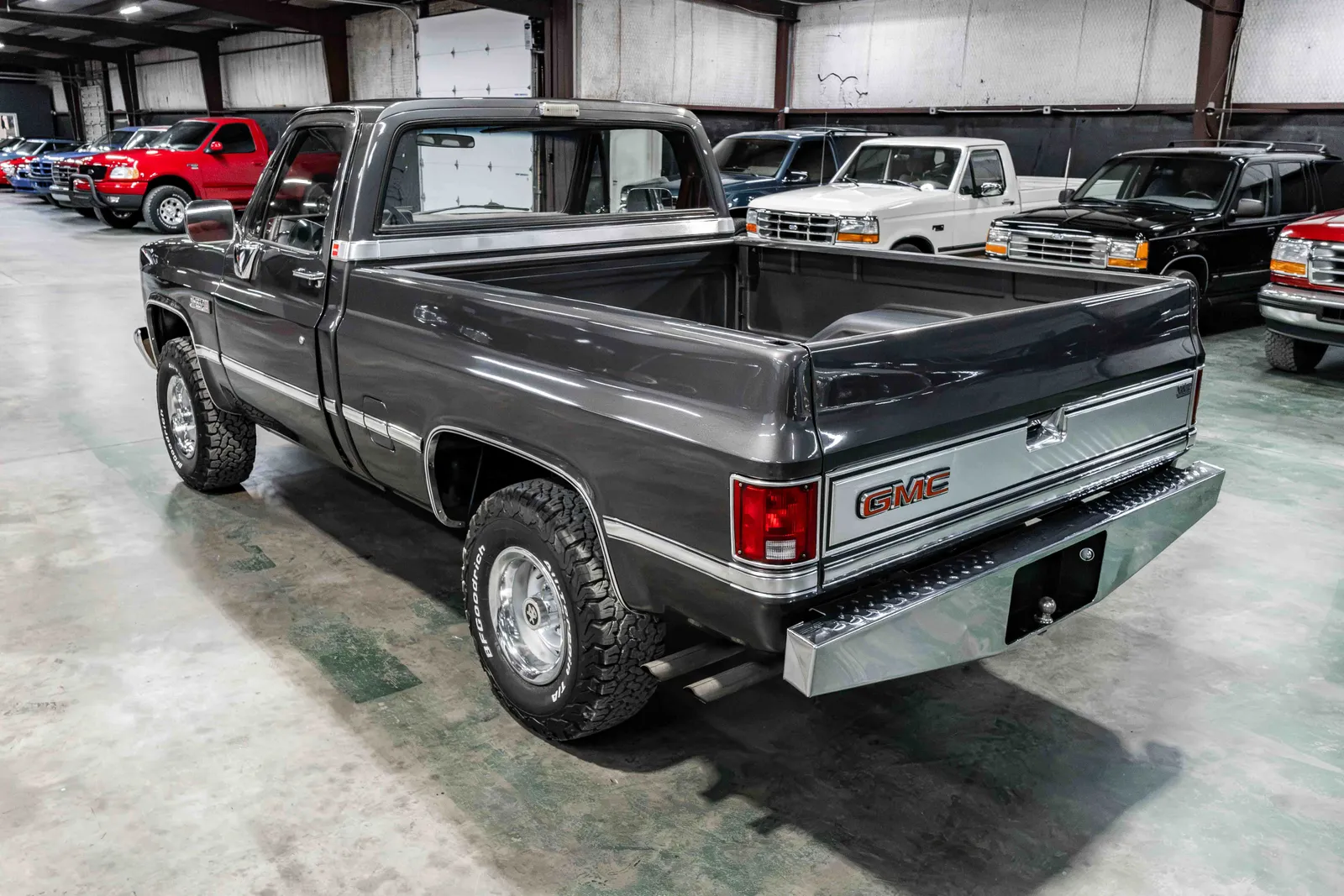 1987-GMC-K10-Gray-Metallic-1GTEV14K7HJ504429-35.jpg