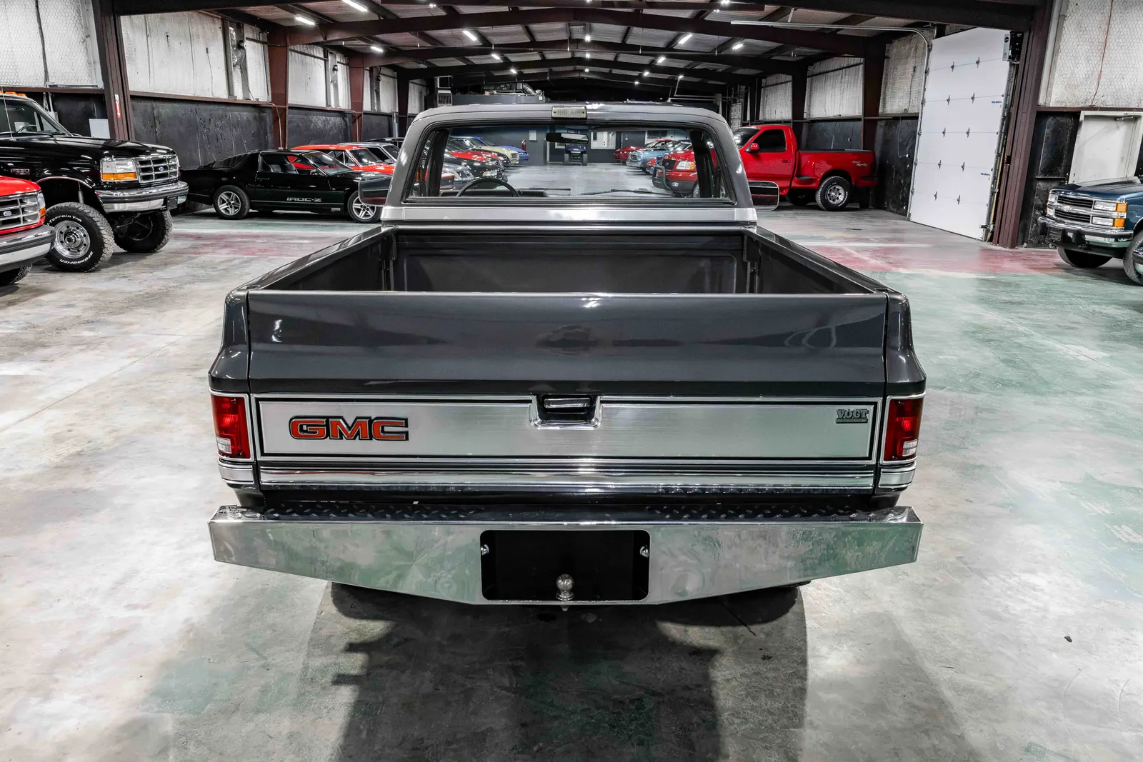 1987-GMC-K10-Gray-Metallic-1GTEV14K7HJ504429-36.jpg