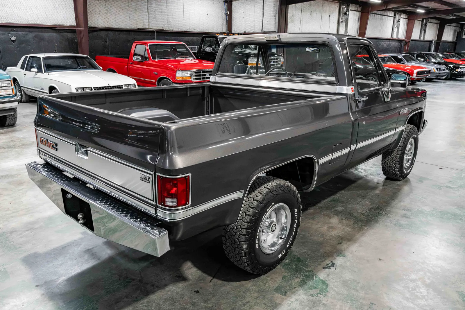 1987-GMC-K10-Gray-Metallic-1GTEV14K7HJ504429-37.jpg