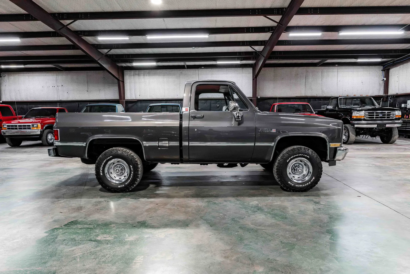 1987-GMC-K10-Gray-Metallic-1GTEV14K7HJ504429-38.jpg