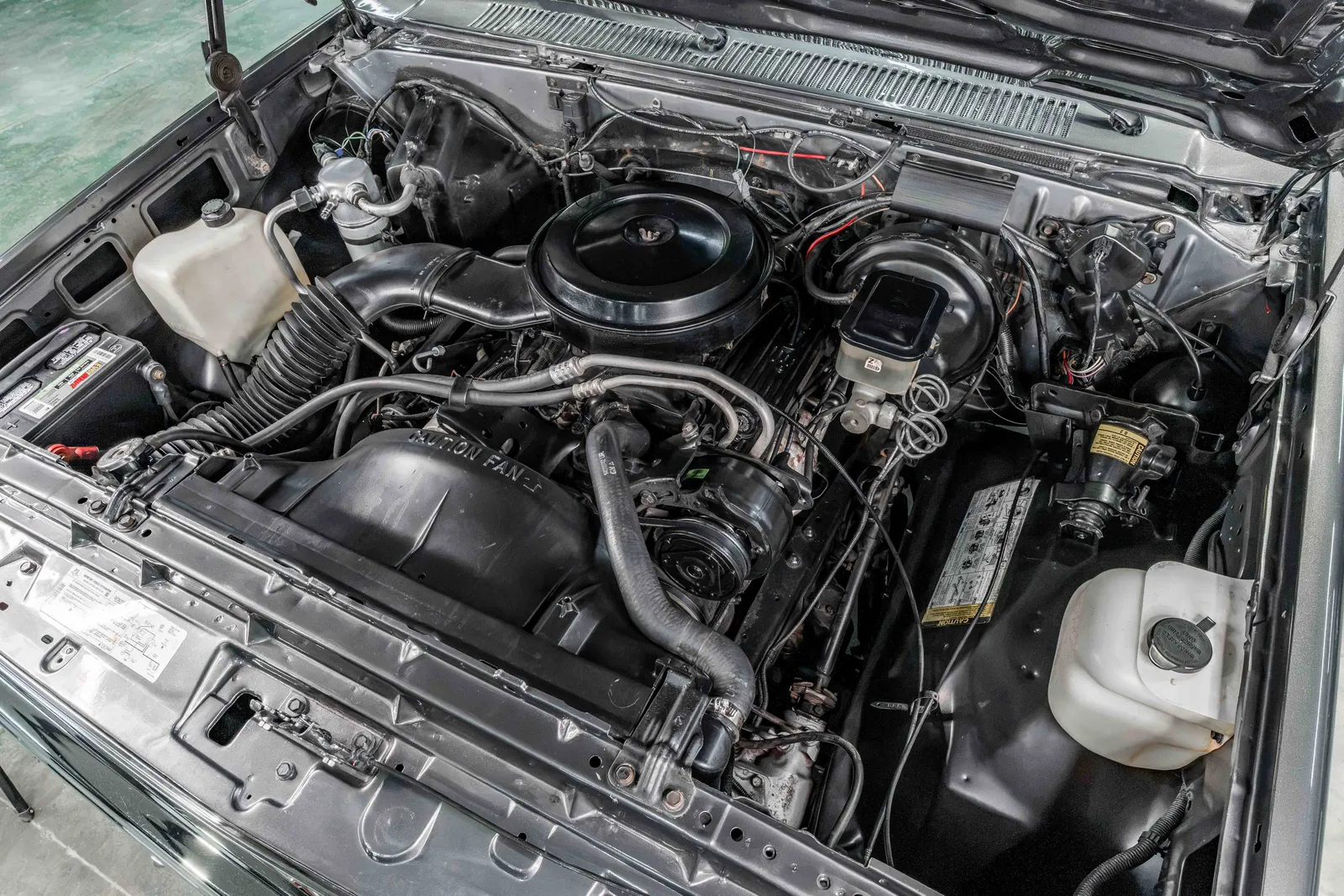 1987-GMC-K10-Gray-Metallic-1GTEV14K7HJ504429-43.jpg