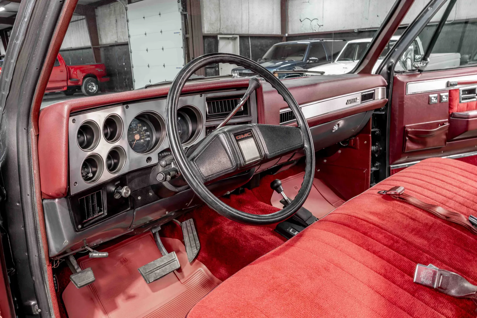 1987-GMC-K10-Gray-Metallic-1GTEV14K7HJ504429-46.jpg