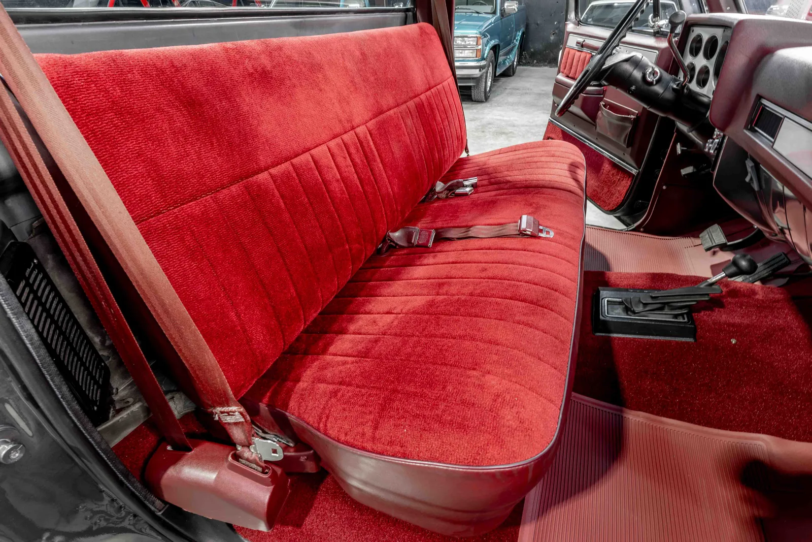 1987-GMC-K10-Gray-Metallic-1GTEV14K7HJ504429-48.jpg