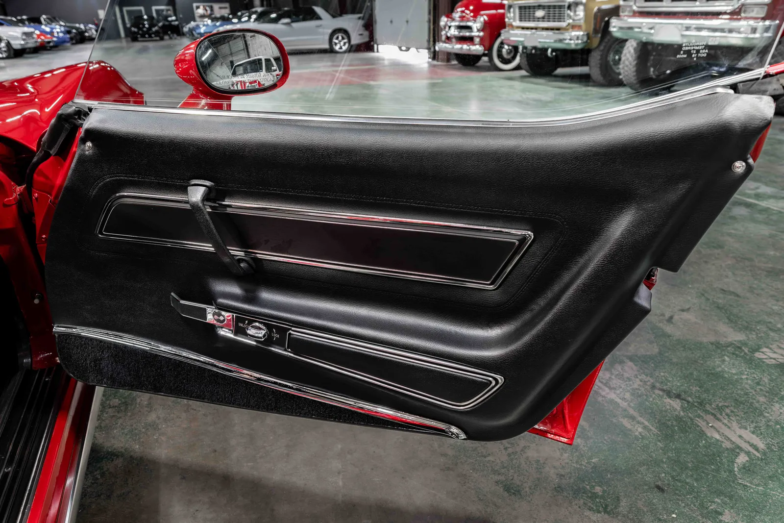 13_1977-Chevrolet-Corvette-Red-433383-49.jpg