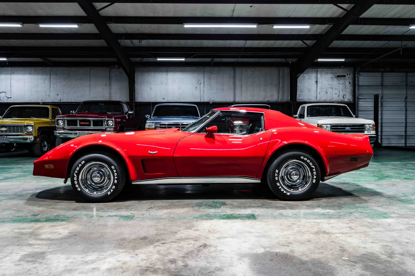 1_1977-Chevrolet-Corvette-Red-433383-37.jpg