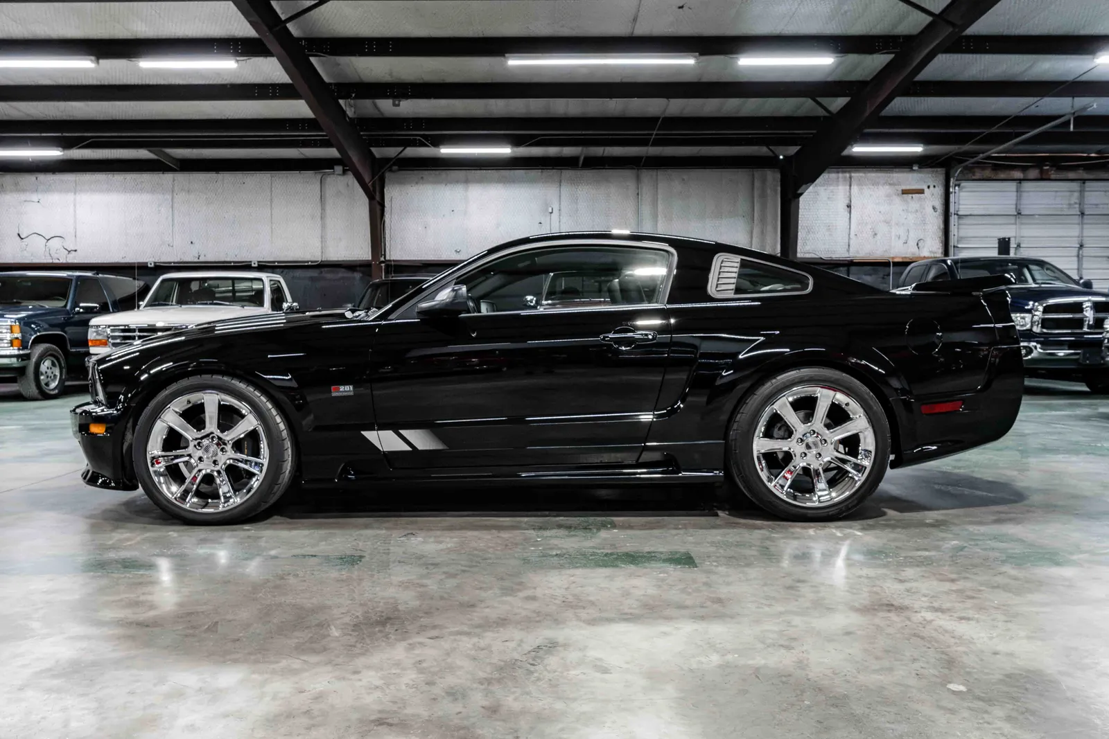 2006-Ford-Mustang-Saleen-Black-1ZVFT82H865173082-34.jpg
