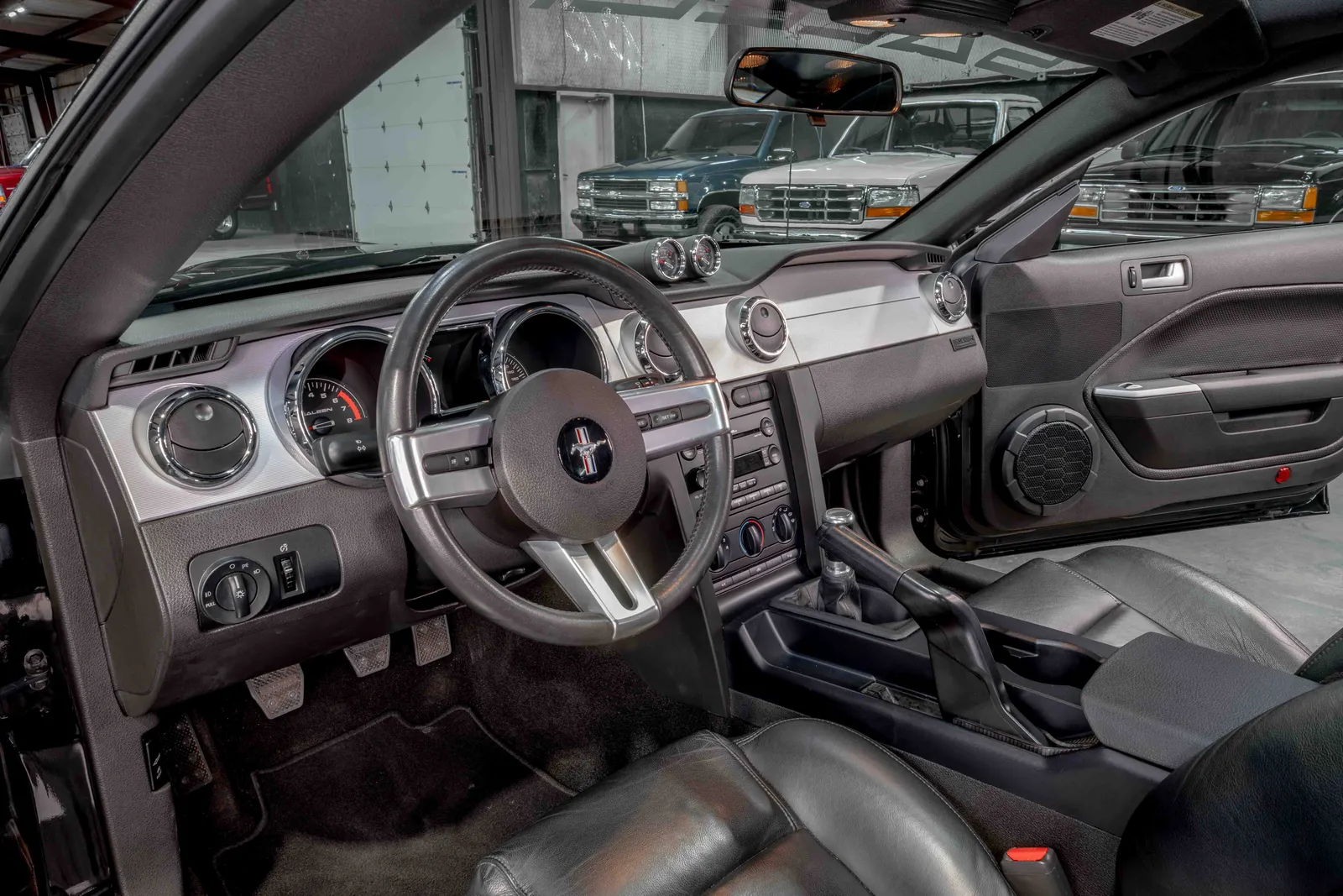 2006-Ford-Mustang-Saleen-Black-1ZVFT82H865173082-46.jpg