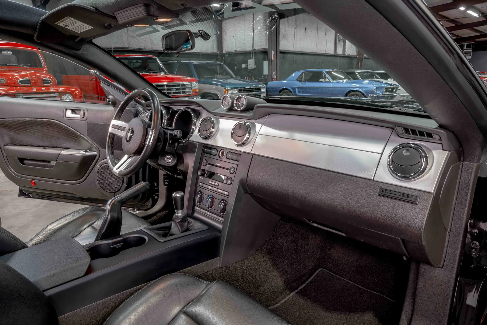 2006-Ford-Mustang-Saleen-Black-1ZVFT82H865173082-49.jpg
