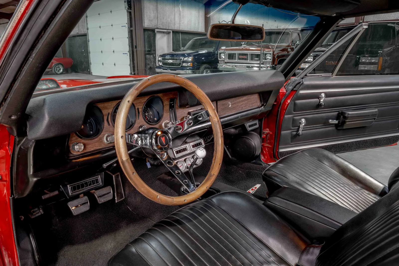 1968-Pontiac-GTO-Red-242378P238548--46.jpg