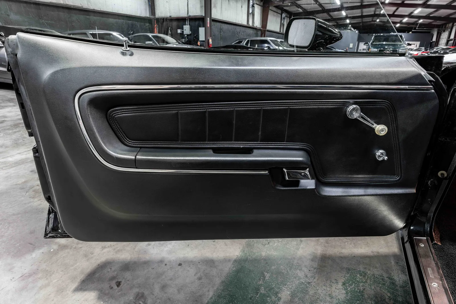 11_1972-Ford-Torino-Black-346501-47.jpg