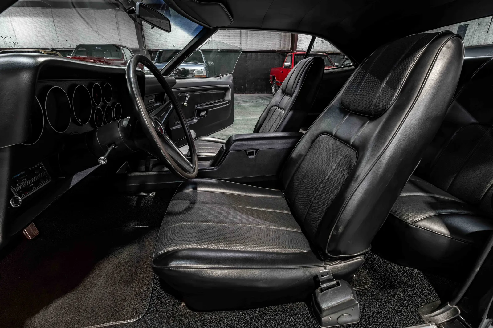 12_1972-Ford-Torino-Black-346501-48.jpg