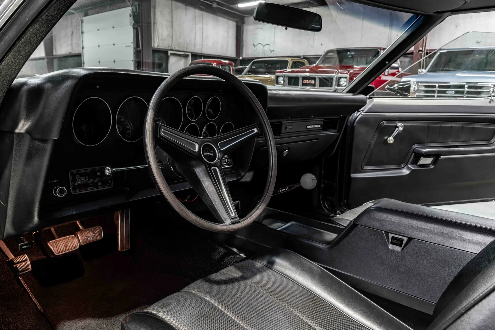 13_1972-Ford-Torino-Black-346501-49.jpg