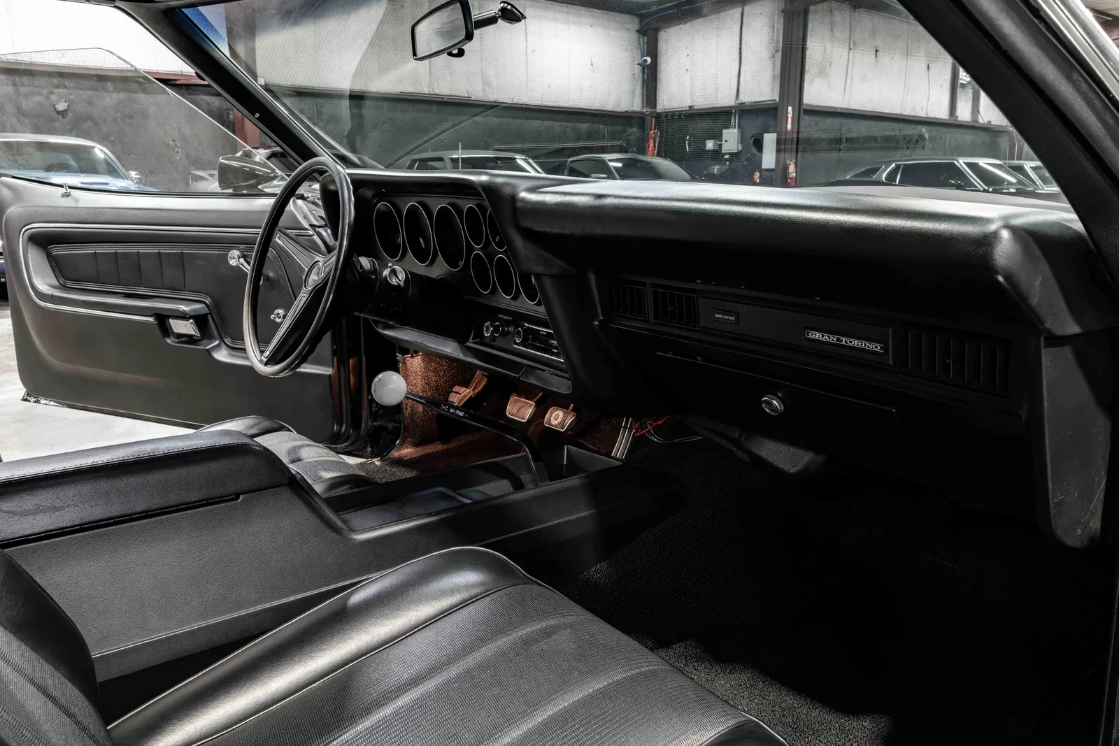 16_1972-Ford-Torino-Black-346501-52.jpg