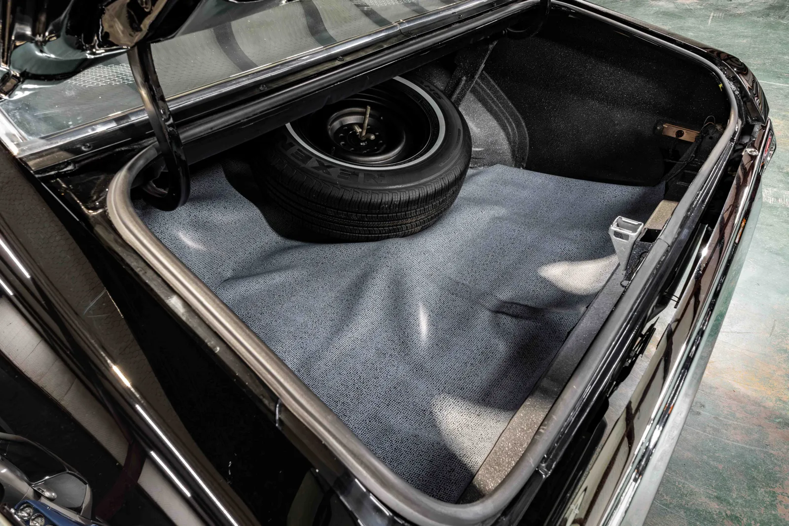 18_1972-Ford-Torino-Black-346501-54.jpg