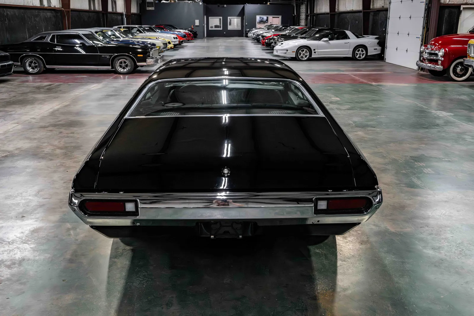 3_1972-Ford-Torino-Black-346501-39.jpg