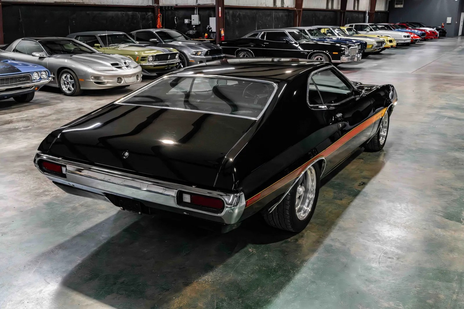 4_1972-Ford-Torino-Black-346501-40.jpg