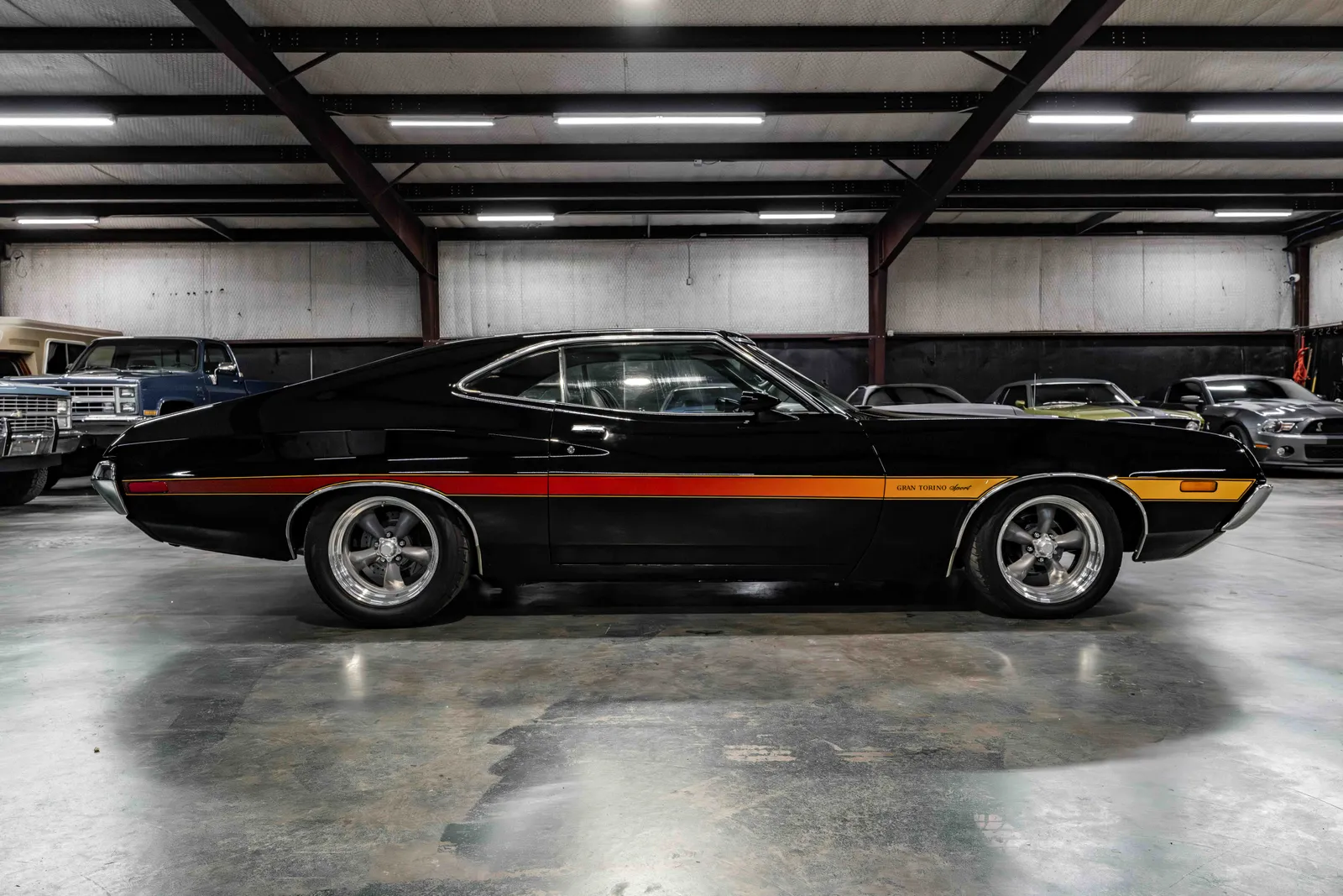 5_1972-Ford-Torino-Black-346501-41.jpg