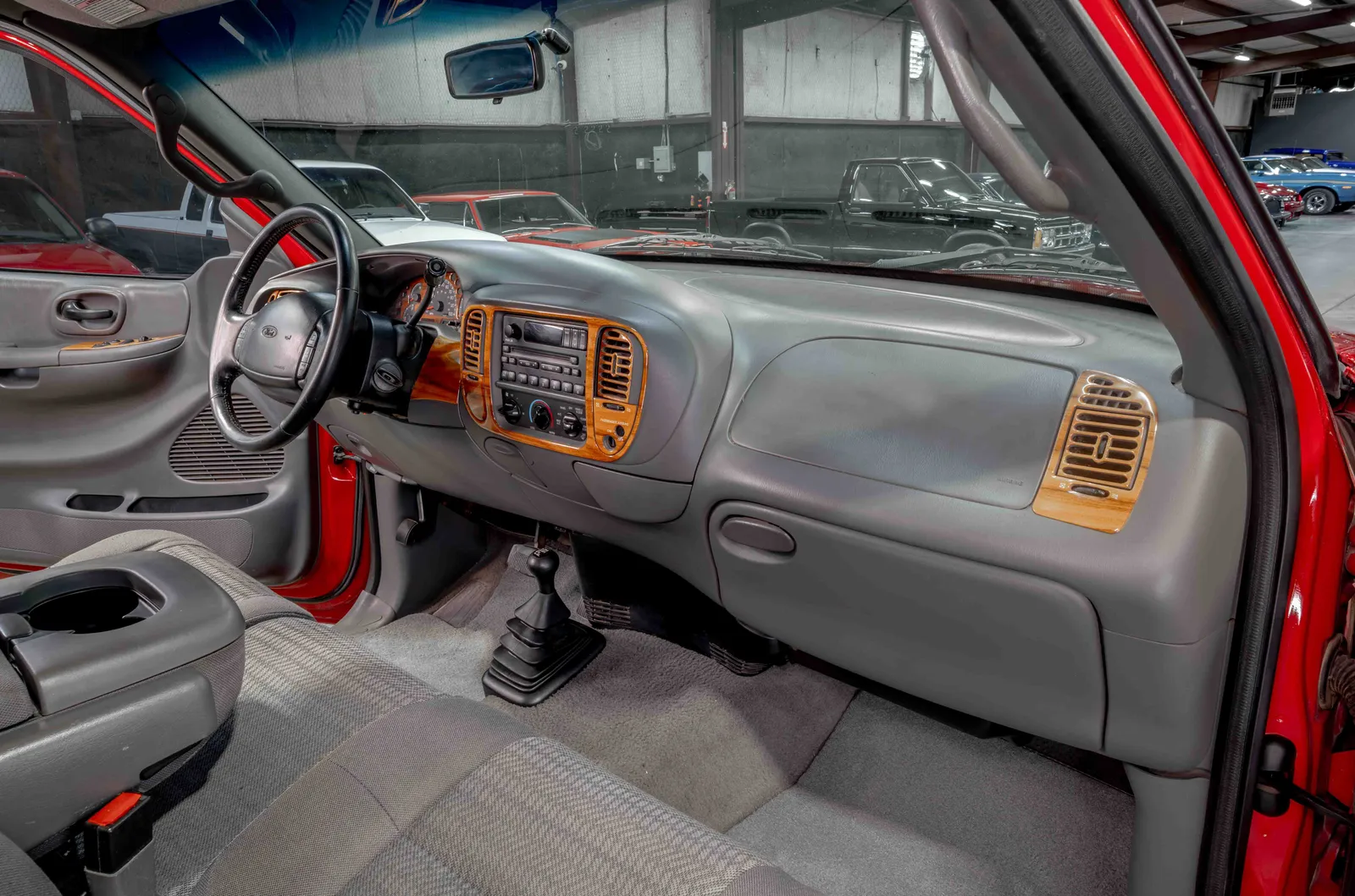 2001-Ford-F150-VermilionRed-2FTRF08W71CA54405-49.jpg