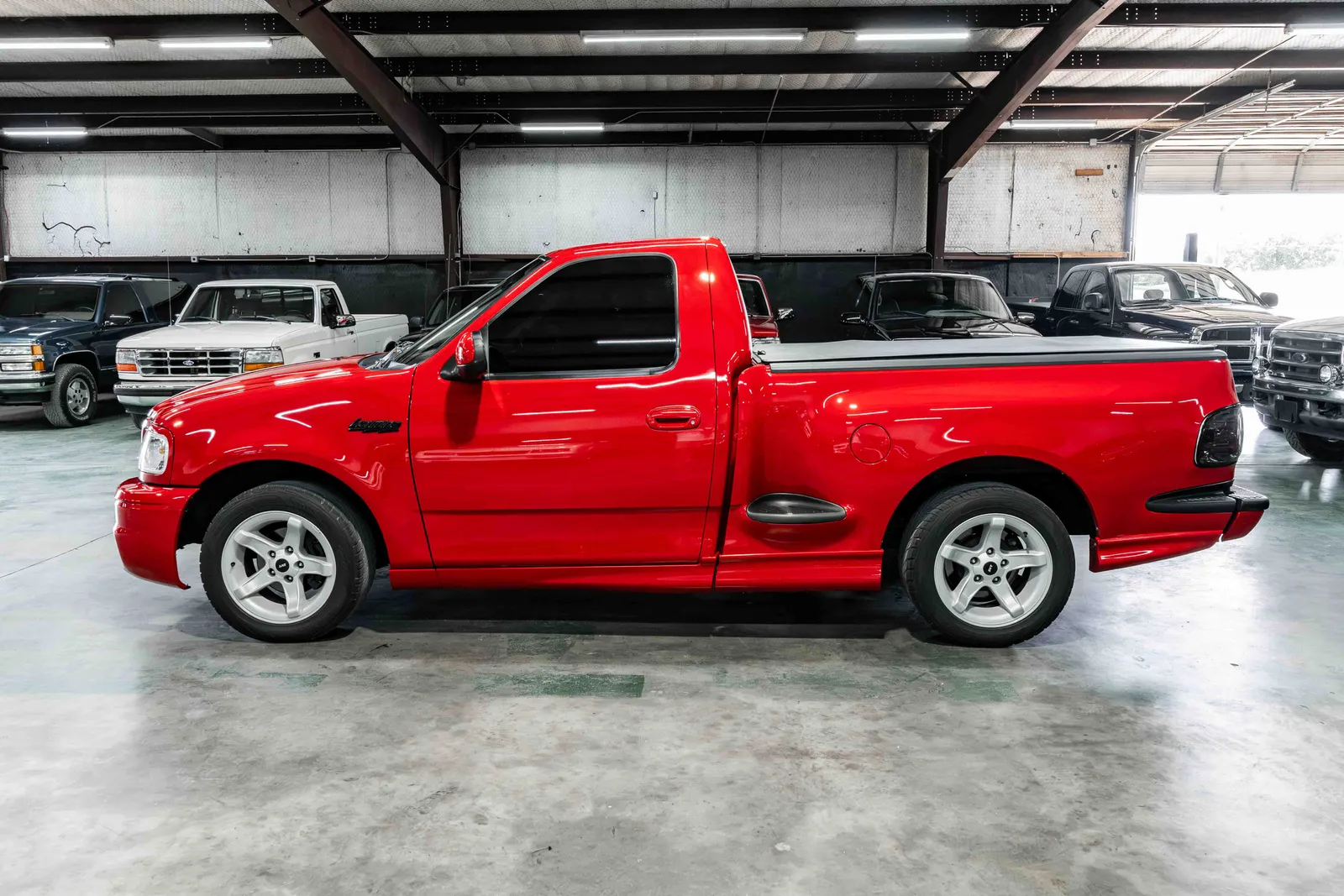 1999-Ford-F150-Lightning-Vermilion-Red-2FTZF0735XCA74989-34.jpg