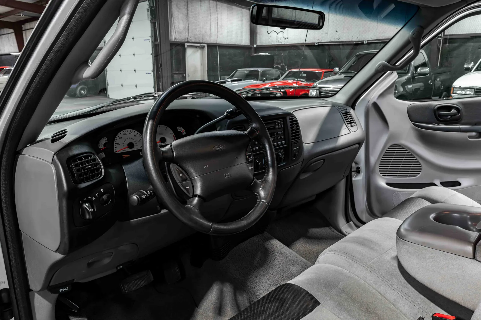 13_2000-Ford-Lightning-Silver-A65275-49.jpg