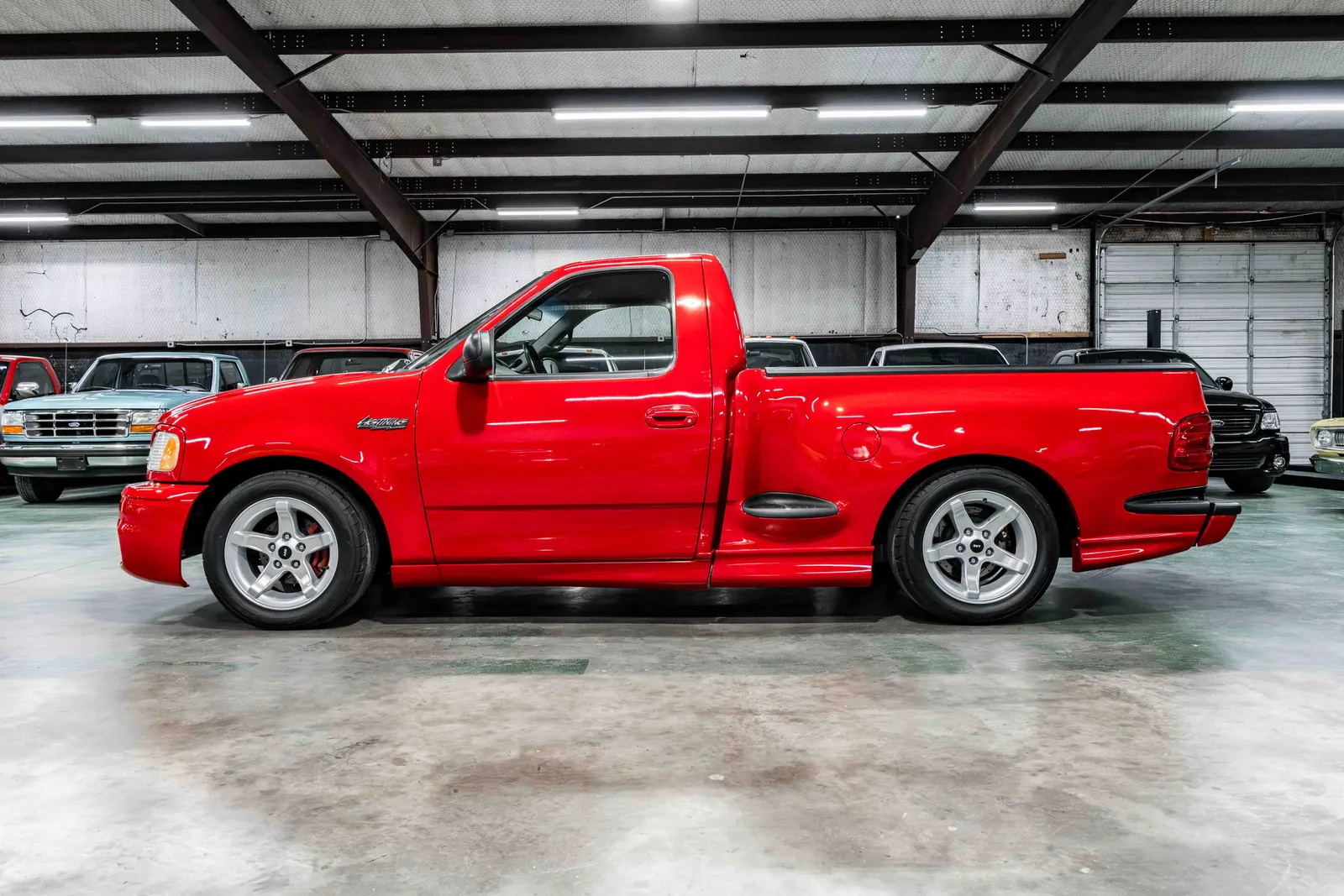 1999-Ford-Lightning-Bright-Red-2FTZF0739XCA83923--34.jpg