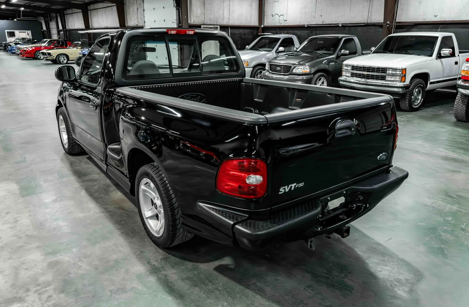 2_1999-Ford-Lightning-Black-B05279-38.jpg