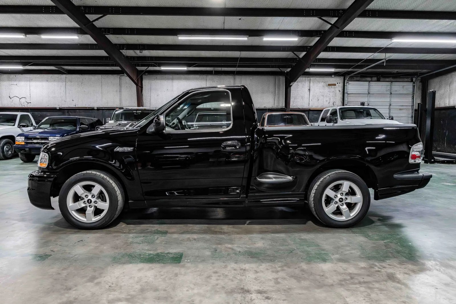 2002-Ford-Lightning-Black-A50203--34.jpg