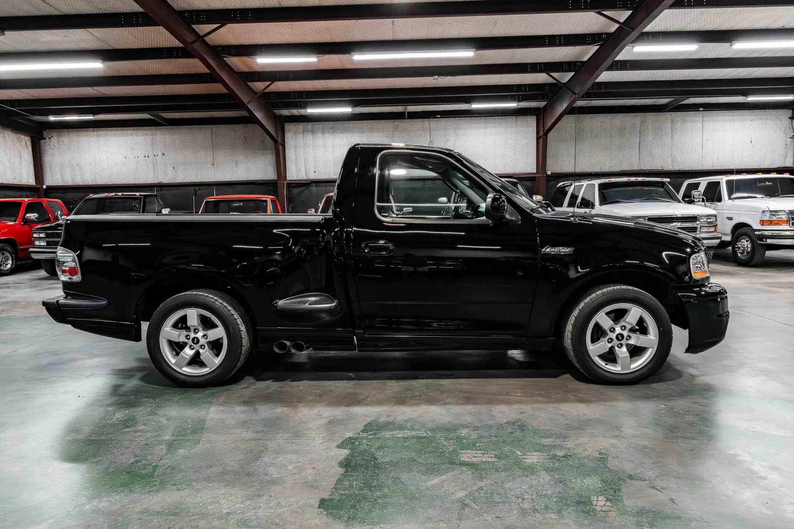 2002-Ford-Lightning-Black-A50203--38.jpg