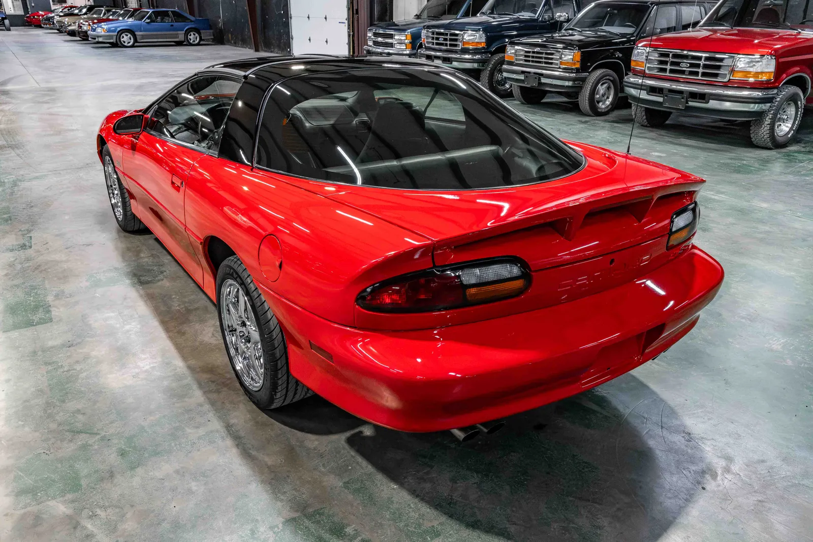 2000-Chevrolet-Camaro-Bright-Red-116756--35.jpg