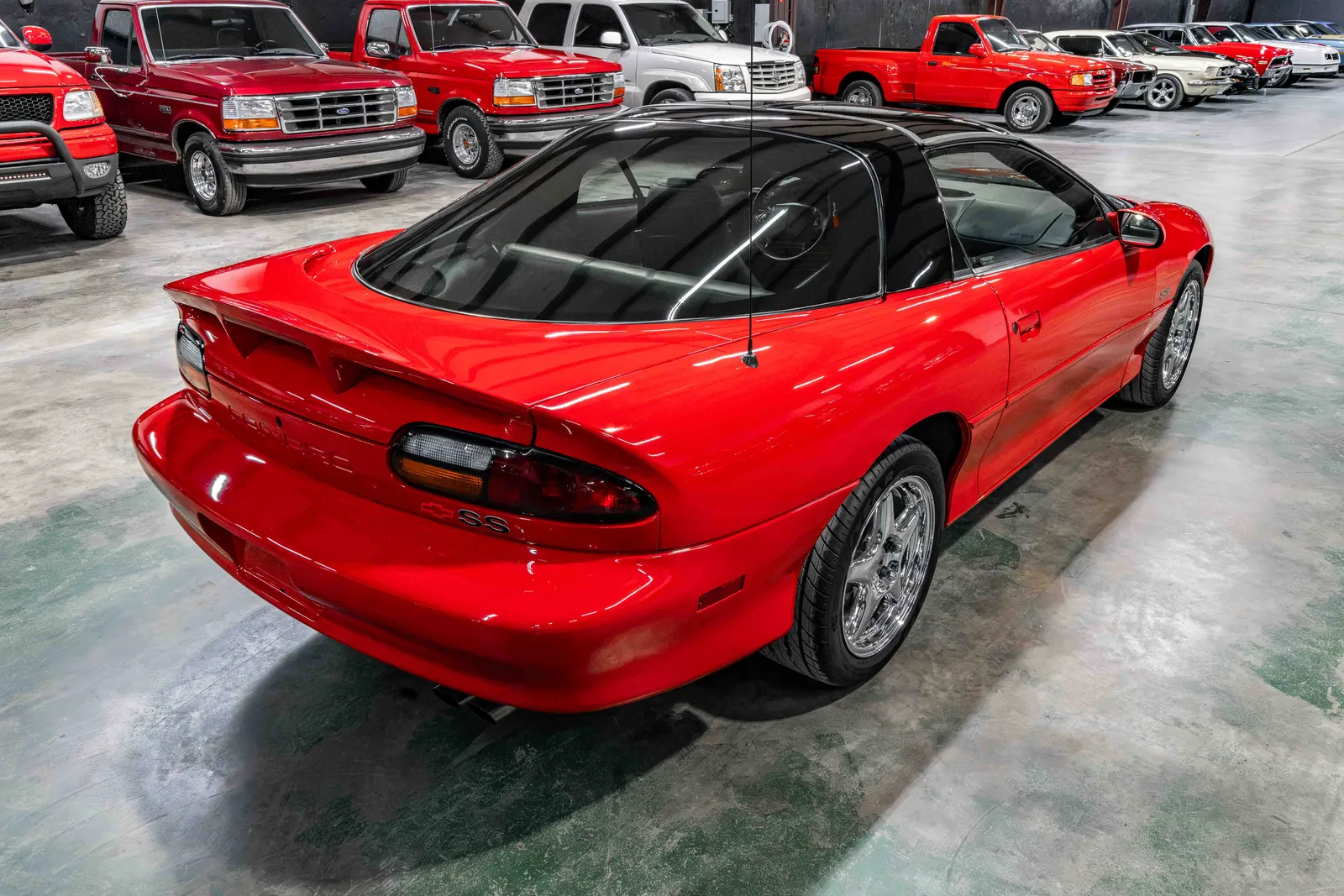 2000-Chevrolet-Camaro-Bright-Red-116756--37.jpg