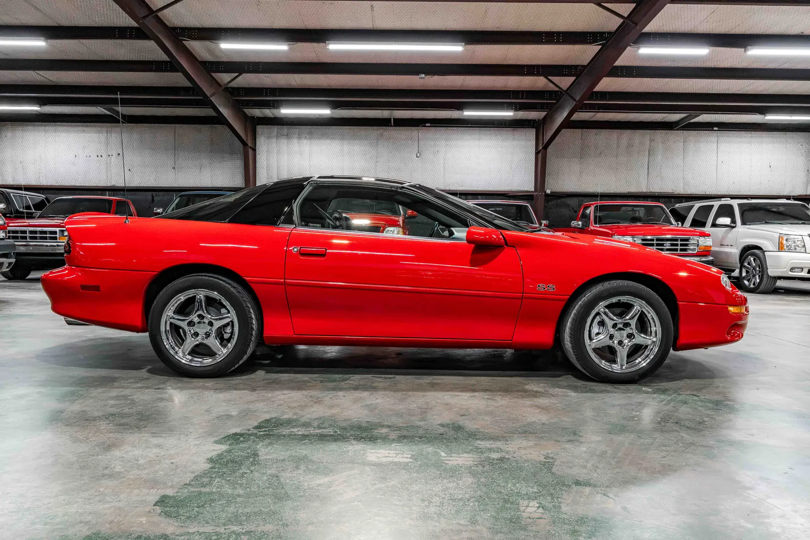 2000-Chevrolet-Camaro-Bright-Red-116756--38.jpg