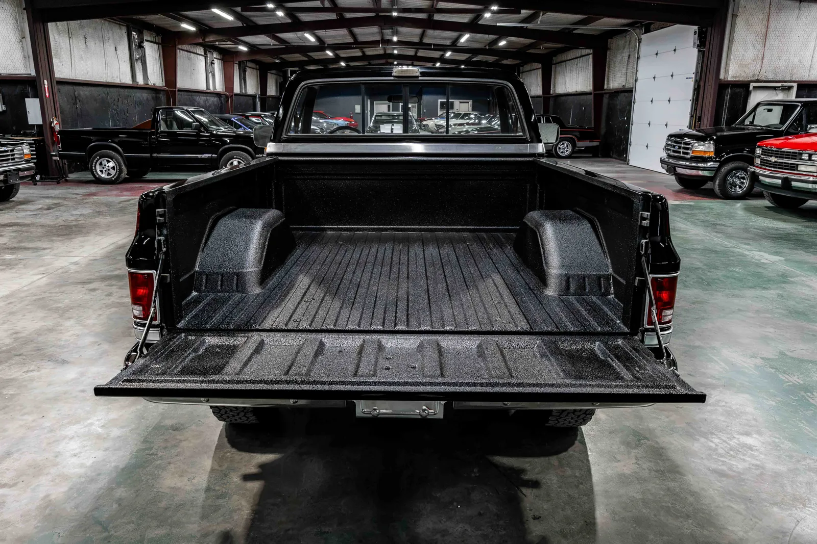 1986-Chevrolet-K10-Black-205621--50.jpg