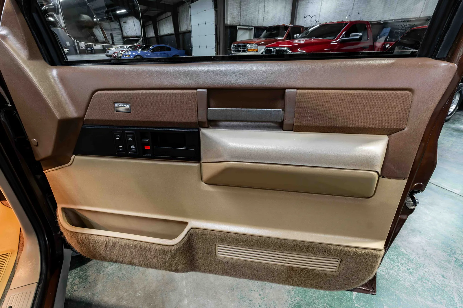 1988-Chevrolet-K2500-Brown-224711-47.jpg