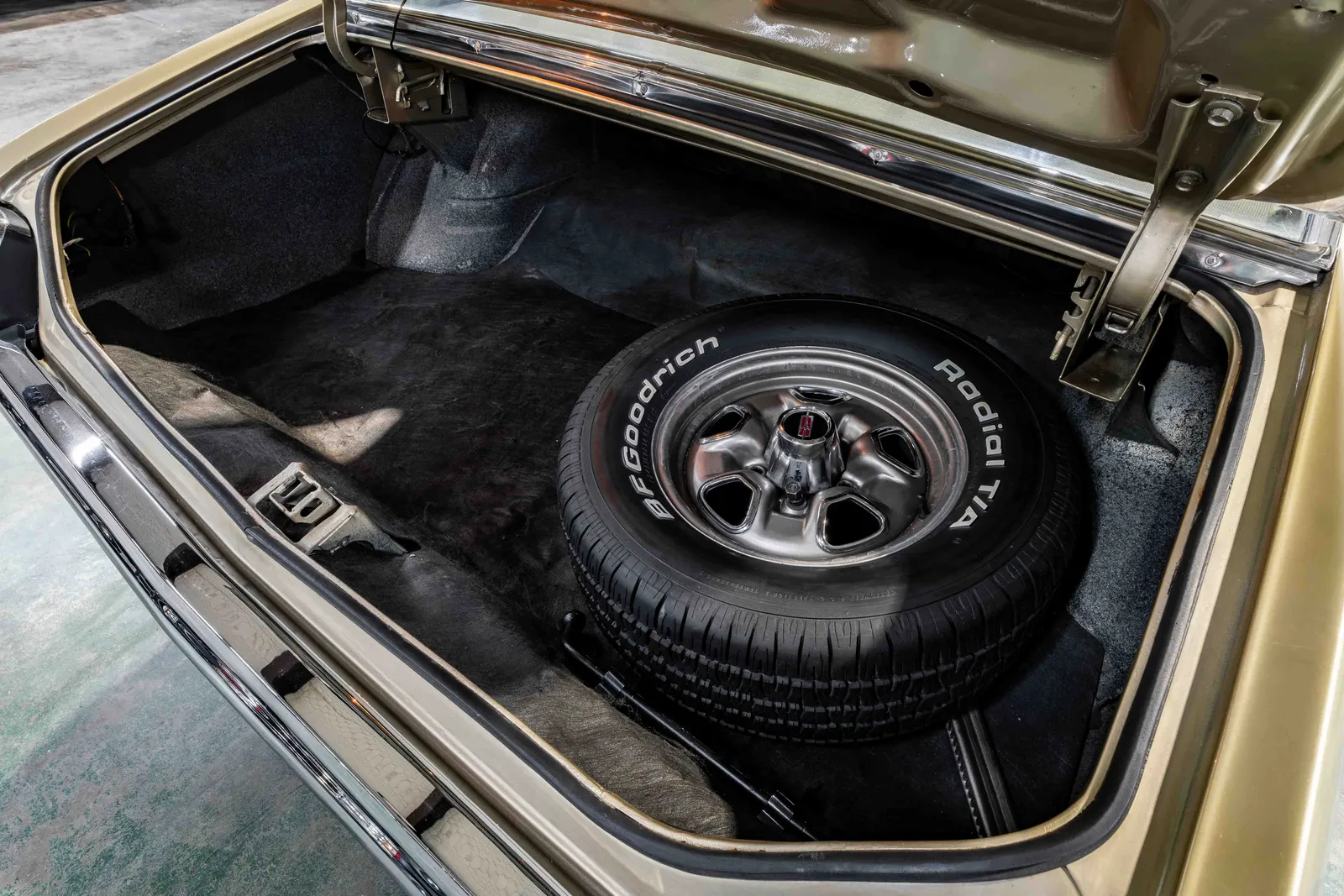 1969-Oldsmobile-442-Gold-344879Z107268-53.jpg
