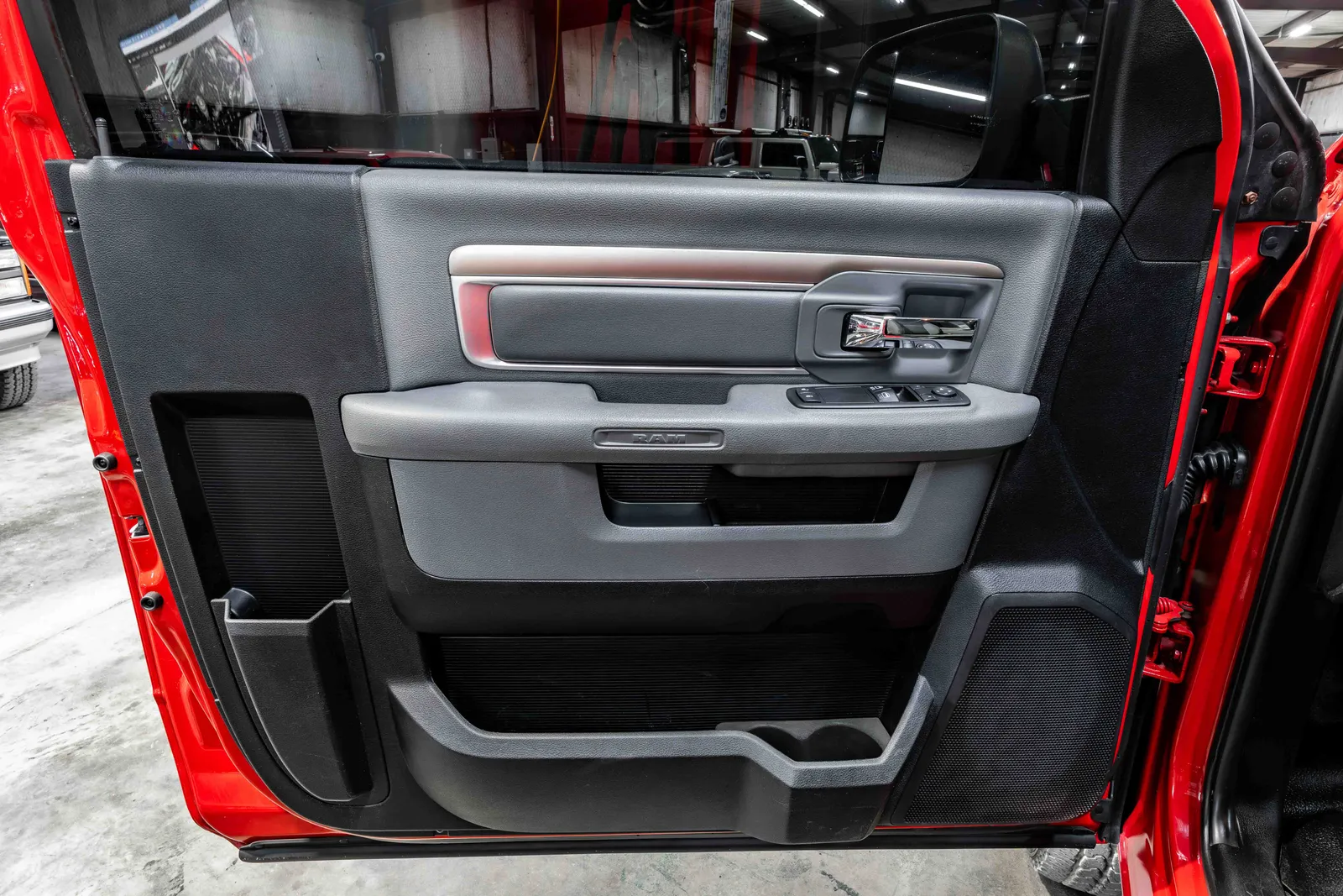2014-Dodge-Ram3500-Red-228170-44.jpg
