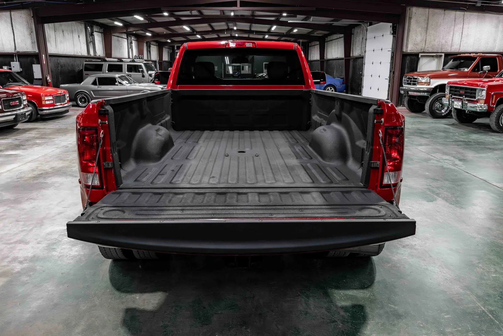 2014-Dodge-Ram3500-Red-228170-50.jpg